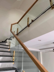Tay vịn nhựa màu gỗ gõ vuông 60*60