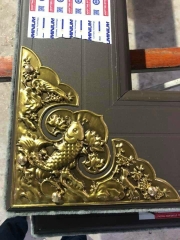 Lá Đồng Ốp Cửa Khung Nhôm Khung Gỗ