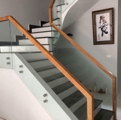 Tay vịn nhựa màu gỗ gõ vuông 60*60
