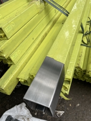 Tay vịn inox xước 40*40