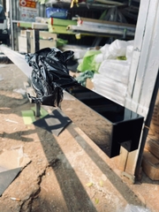 Tay vịn inox chấn hộp vuông hộp 50 đen gương