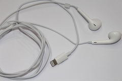 TAI NGHE 7, 8, X,XSM..... KIỂU GIỐNG ZIN JACK LIGHTNING KẾT NỐI BLUETOOTH AUTO CONNECT