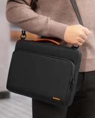 TÚI ĐEO CHÉO / TÚI XÁCH TOMTOC (USA) DEFENDER-A40 SHOULDER BAG LAPTOP BLACK – A40