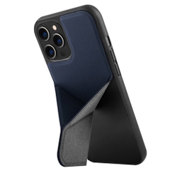 Ốp Lưng Sang trọng thanh lịch Uniq Hybrid Transforma For Iphone 12/12 Pro chi tiết bằng sợi carbon thêm phần thanh lịch, sang trọng
