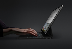 Bàn Phím Từ Tính Thông Minh Uniq Venno Cho Ipad Pro 11 Inch (2022/21) | Air 10.9 (2022/20)