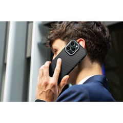 Ốp Lưng UNIQ KEVA MAX Cho iPhone 16 Pro Max Bằng Sợi Aramid Thật Khung Camera Kim Loại Làm Đế Có Nam Châm Sạc Không Dây