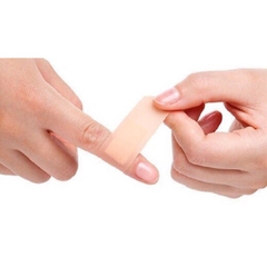 Hộp 102 Miếng Băng Cá Nhân UGOTANA