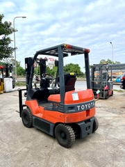 XE NÂNG ĐIỆN NGỒI LÁI TOYOTA 1.5 Tấn 7FB15 (2017)