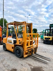 XE NÂNG DẦU KOMATSU 2,5 Tấn FD25-10