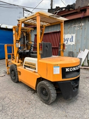 XE NÂNG DẦU KOMATSU 2,5 Tấn FD25-10