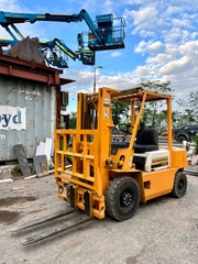 XE NÂNG DẦU KOMATSU 2,5 Tấn FD25-10