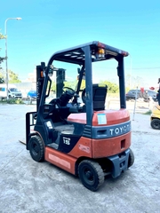 XE NÂNG ĐIỆN NGỒI LÁI TOYOTA 1.5 Tấn 8FB15 (2017)