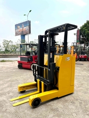 XE NÂNG ĐIỆN ĐỨNG LÁI KOMATSU 1,5 Tấn FB15RS-12 (2006)