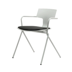 Ghế cà phê nhựa chân sắt có nệm GCF-713