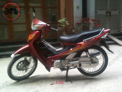 Bộ nhựa dàn áo Future I (2001-2003). Có 5 màu: Xanh tím-Xanh lục-Ghi-Đỏ đô-Xanh bạc.