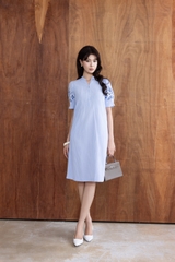 SWANLAKE | Váy Đầm Nữ Midi Suông Vải Cotton Sọc Thêu Hoa Cổ Trụ Cài Nút Tay Ngắn Dạo Phố Hè D13623LW01