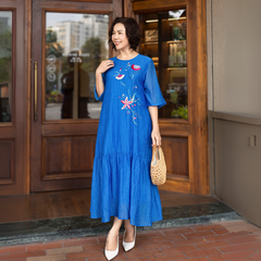 M COLLECTION | Váy Đầm Maxi Nữ Trung Niên Tặng Mẹ Tơ Xốp Đuôi Cá Thêu Hoa Hè Du Lịch Tay Lỡ D12759LW01