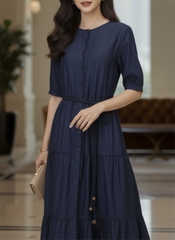 SWANLAKE | Váy Đầm Nữ Maxi Xếp Tầng Vải Tơ Cotton Trơn Cổ Tròn Cài Nút Dây Thắt Eo Công Sở D13042LW01