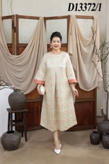 M COLLECTION | Váy Đầm Nữ Trung Niên Tặng Mẹ Cổ Tròn Vải Gấm Hoa Taffta Tay Dài Đi Tiệc D13372LW01