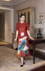 M COLLECTION | Váy Đầm Nữ Trung Niên Tặng Mẹ, Bà Vải Lụa Dày In Hoa 3D Tay Ngắn Cổ Tròn D13230LW01