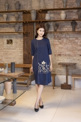 SWANLAKE | Váy Đầm Nữ Midi Suông Cổ Tròn Tay Lỡ Vải Linen Thêu Hoa Cao Cấp Công Sở Dạo Phố D13339LW01