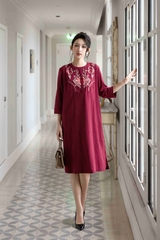 SWANLAKE | Váy Đầm Nữ Suông Vải Cotton Sọc Thêu Hoa Họa Tiết Tay Lỡ Cổ Trụ Cài Nút Công Sở D13173LW01