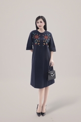 Váy Đầm Nữ Suông Chất Vải Cotton Thêu Hoa Cổ Cổ Tròn Tay Lỡ Công Sở Thanh Lịch D13070LW01