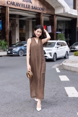 SWANLAKE | Váy Đầm Nữ Dài Dáng Suông Trơn Sát Nách Cổ Chữ V Chất Tơ Dập Ly Hai Lớp Dạo Phố D13906LW01