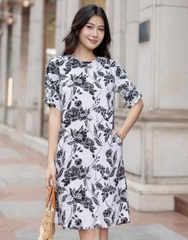 Đầm Suông Tay Lững Nhún Linen Bông Đen Swalake - D11678LW01