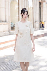 Đầm Phom Suông Cổ Tròn Tay Ngắn Chất Liệu Linen Đính Kết Hoạ Tiết 3D Swanlake - D12327LW01