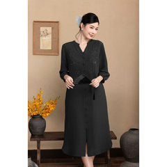 Đầm Phom Suông Dài Hai Lớp Tơ Thêu Chìm Cài Nút Tàu - D12242LW01