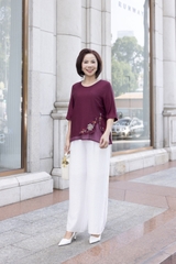 M COLLECTION | Áo Kiểu Nữ Trung Niên Tặng Mẹ Lụa Lót Tơ Hàn Thêu Hoa Cổ Tròn Tay Lỡ Xẻ Vạt Áo A12785LW01