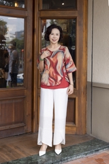 M COLLECTION | Áo Kiểu Nữ Trung Niên Tặng Mẹ Vải Lụa Mango Bông In Vệt Màu Cổ Tròn Tay Lỡ Xòe A12877LW01