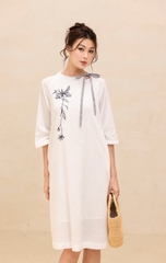 Đầm Nữ Phom Suông Linen Trơn Thêu Cổ Thuyền Dài Qua Gối Swanlake - D12384LW01