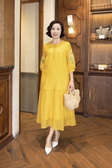 M COLLECTION | Váy Đầm Maxi Đuôi Cá Nữ Trung Niên Tặng Mẹ Cài Nút Thun Xốp Thêu Hoa Tay Lỡ D12778LW01