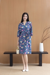 SWANLAKE | Váy Đầm Nữ Suông Dây Thắt Eo Cổ Trụ Đính Nút Vải Linen In Hoa Hè Tay Bí Lỡ Có Túi D12671LW02