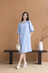 SWANLAKE | Váy Đầm Nữ Suông Cổ Tròn Vải Linen Thêu Hoa Viền Thun Tay Bí Lỡ Có Túi Công Sở D12575LW01