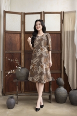 SWANLAKE | Váy Đầm Nữ Midi Phom A Tay Bí Lỡ Phồng Cổ Tròn Vải Đũi Thêu Hoa Dự Tiệc Công Sở D13292LW01