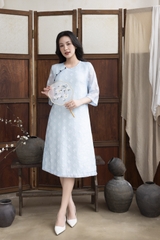 SWANLAKE | Váy Đầm Nữ Midi Cổ Tròn Tay Lỡ Vải Tơ Ép Hai Lớp Thêu Hoa Đính Nút Công Sở Tiệc D13237LW01