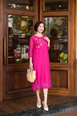 M COLLECTION | Váy Đầm Nữ Trung Niên Tặng Mẹ, Bà Suông Tơ 2 Lớp Thêu Hoa Hè Tay Lỡ Bo Chun D12317LW01