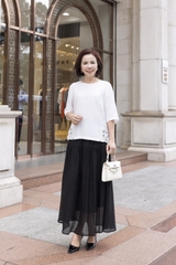 M COLLECTION | Áo Kiểu Nữ Trung Niên Tặng Mẹ Lụa Hàn Thêu Hoa Ren Lưới Cổ Tròn Tay Lỡ Xẻ Tà A12539LW01