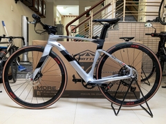 Xe đạp thể thao Road bike tay lái ngang TWITTER CYCLONE PRO DISC 2023 - Khung full Carbon, groupsets SHIMANO 1x12. Màu Bạc (silver)