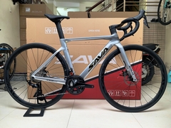 Xe đạp đua SAVA X9-1 - Khung full Carbon, group Shimano 105 R7000 (4 món) - 2 đĩa 11 líp . Màu Bạc Titan