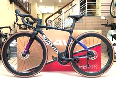 Xe đạp đua SAVA HAWKEYE 2024 - Khung, vành Full Carbon, Full group Shimano 105 R7120 thắng đĩa dầu. Màu Đen