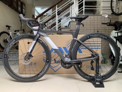 PHIÊN BẢN NÂNG CẤP : Xe đạp đua JAVA FUOCO DISC (2024) - Khung, vành full Carbon; group Shimano 105 R7120, 2 đĩa 12 líp . Màu Xám đen