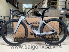 Xe đạp đua TWITTER R5 (2022) - Khung, vành full Carbon, groupsets SHIMANO 105 R7000 11 líp. Màu Bạc