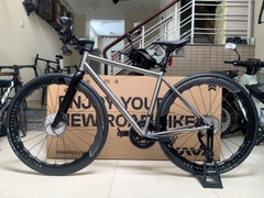 ROAD BIKE tay lái ngang HI-LIGHT R6 Disc, Khung TITANIUM - vành Carbon, groupsets  Shimano 105 R7000 thắng dĩa dầu