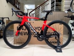 Xe đạp đua PINARELLO DOGMA F (F14) - Khung, vành Full Carbon, Full group Shimano 105 R7120 thắng đĩa dầu. Màu Đen/Đỏ