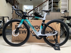 Xe đạp đua PINARELLO DOGMA F (F14) - Khung, vành Full Carbon, Full group Shimano 105 R7120 thắng đĩa dầu. Màu Đen/Xanh/Bạc