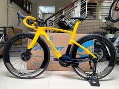 Xe đạp đua PINA DOGMA F (F25) - Khung, vành Full Carbon, Full group Shimano 105 R7120 thắng đĩa dầu. Màu Vàng/Xanh